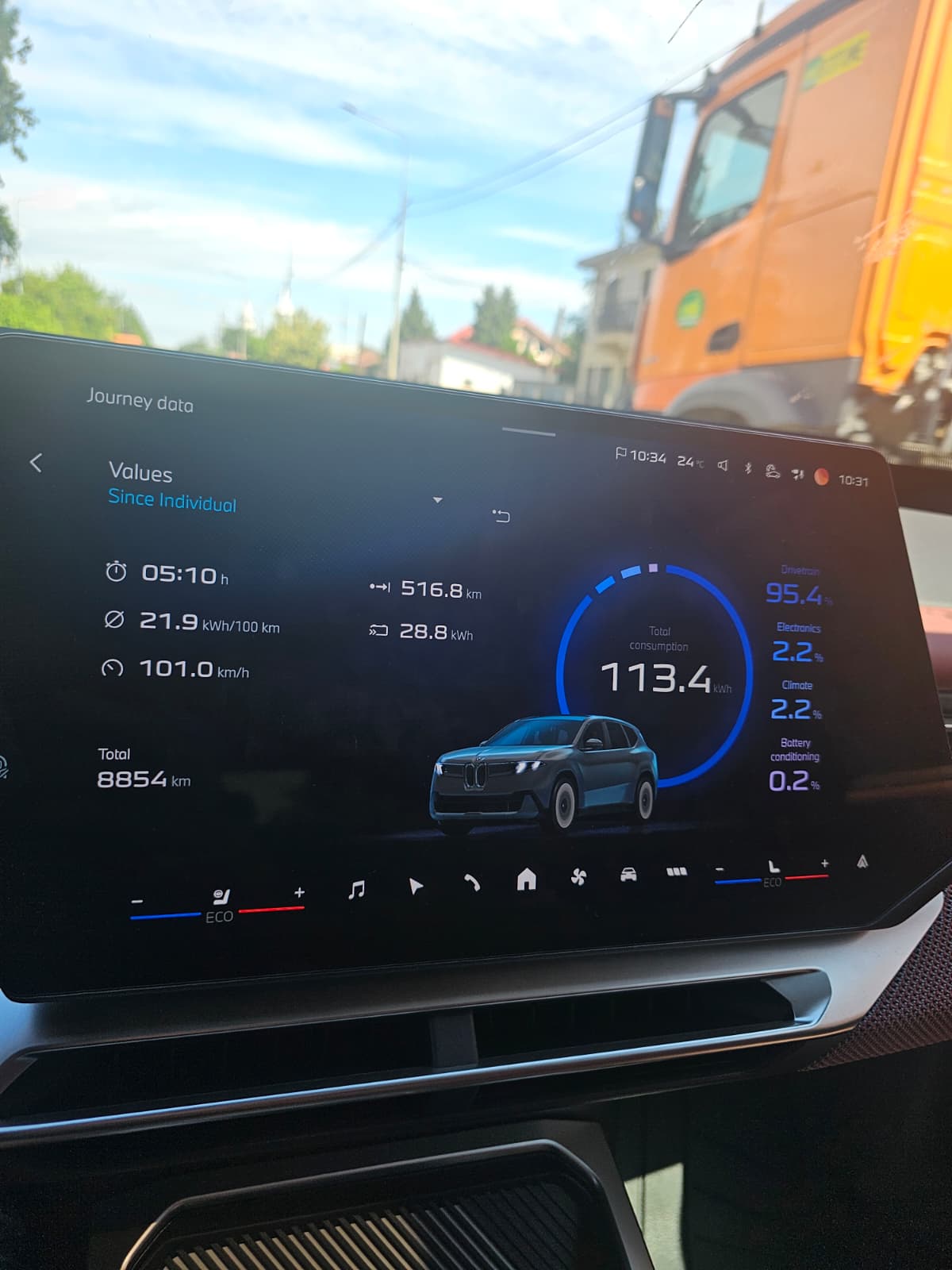 Dashboard BMW iX3 la Adjud, 10:34, 21,9 kWh/100 km